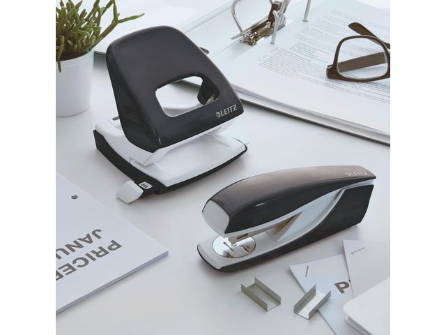 Häftapparat LEITZ WOW 5502 30 ark svart